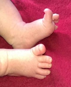 Baby\'s feet on a red blanket