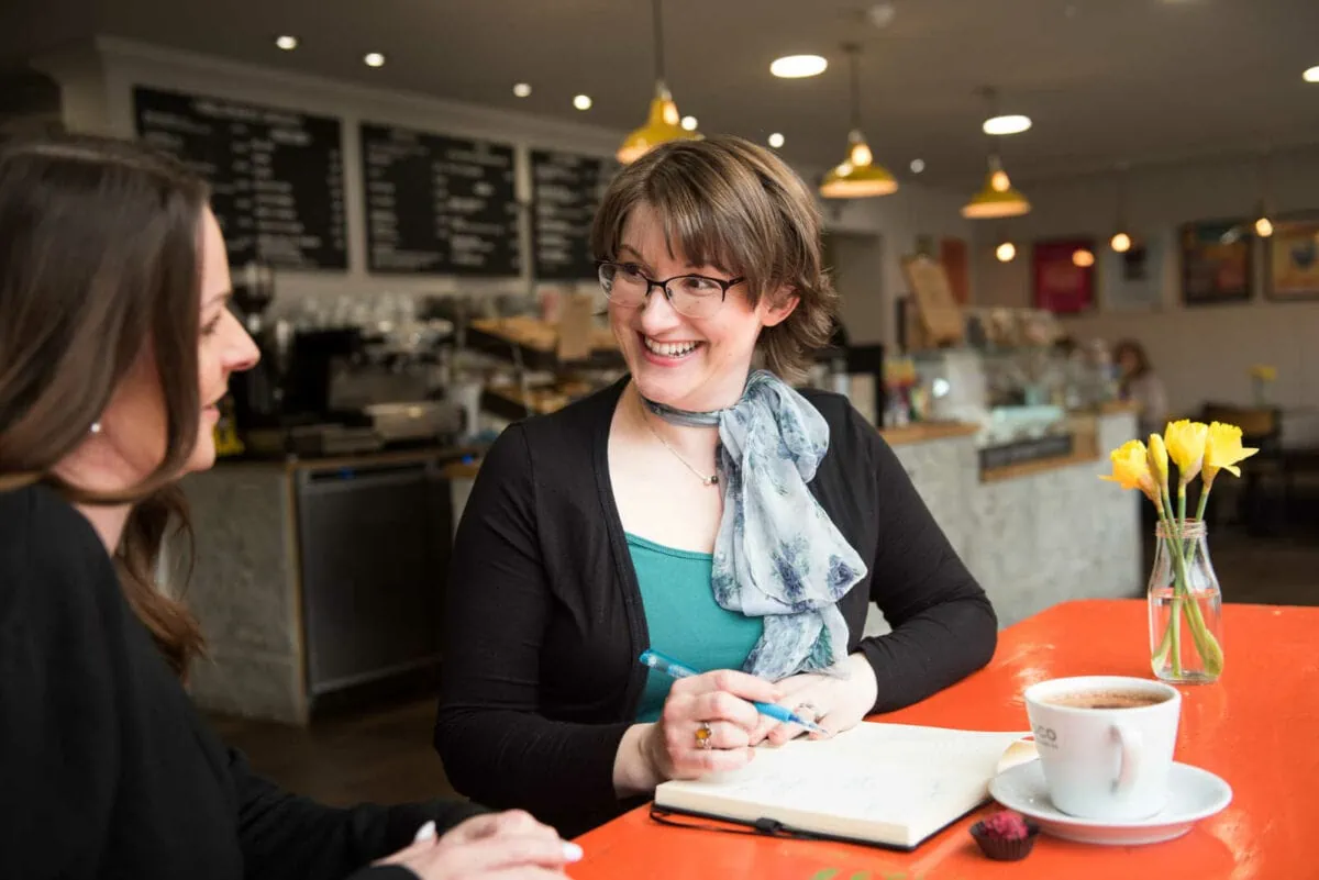 Elizabeth Harrin having coffee with a friend